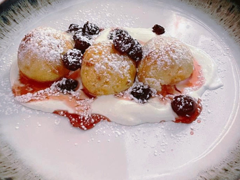 Сирники з вишневим конфітюром та сметаною / Cottage cheese pancakes with cherry jam and sour cream