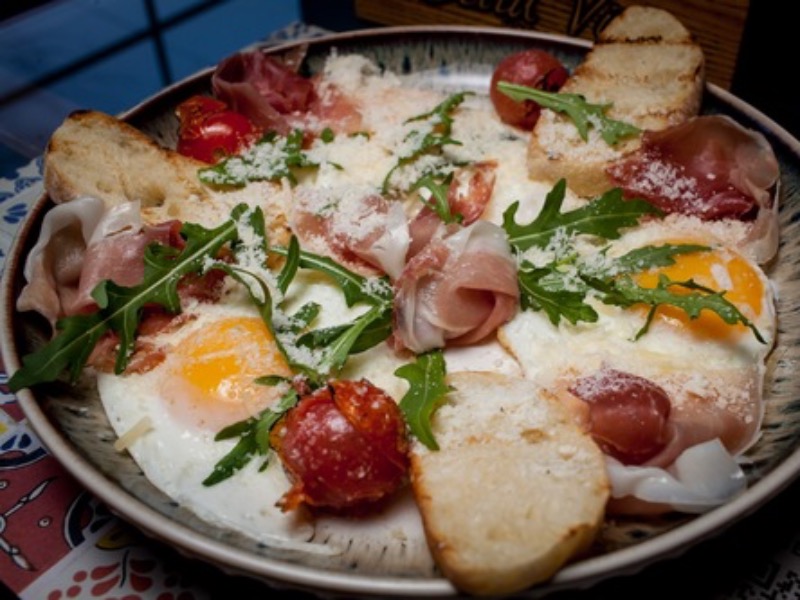 Яєчня з хамоном / Scrambled eggs with jamon
