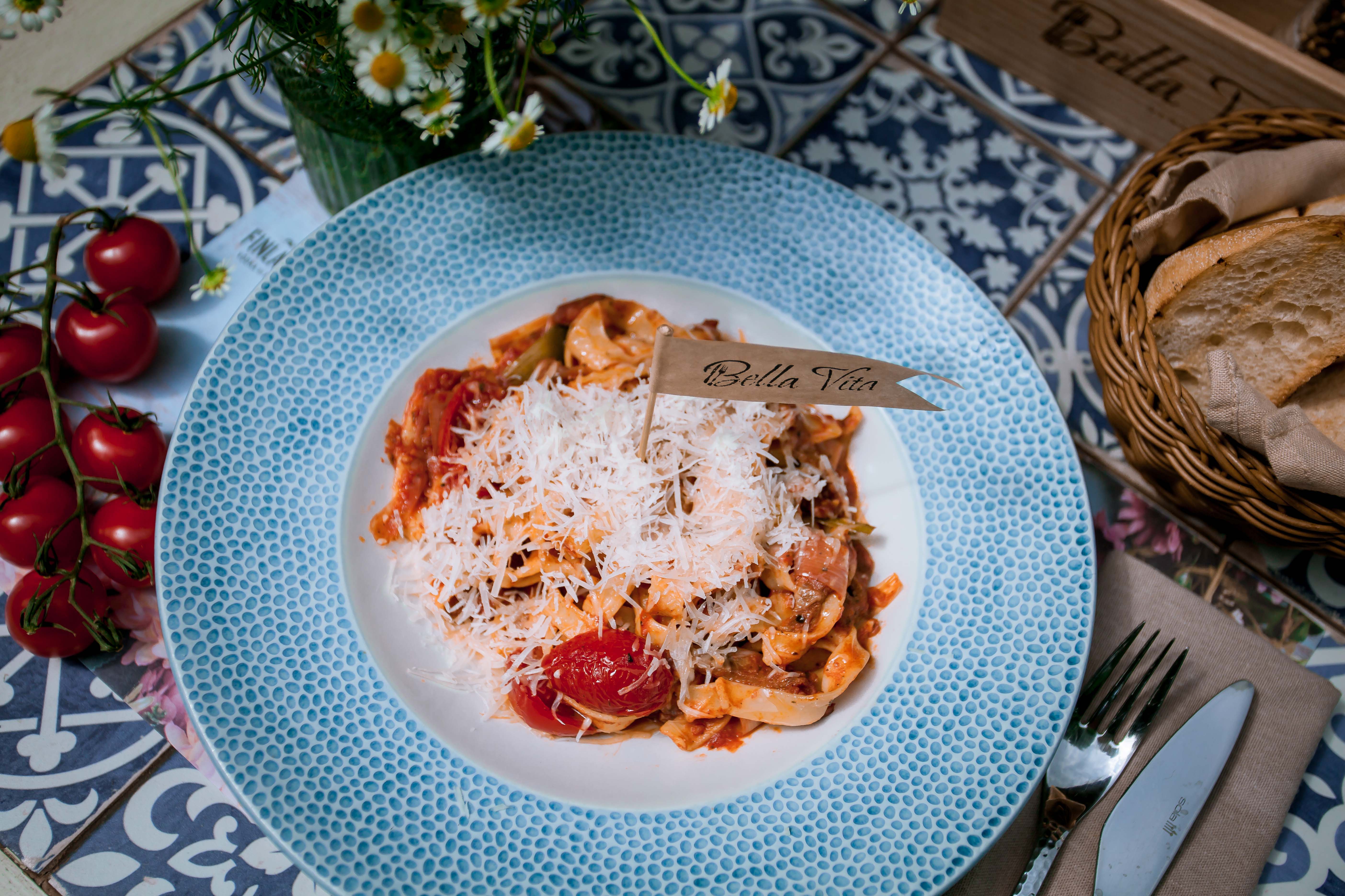 Паста з томленою телятиною та черрі / Pasta with veal and cherry tomatoes