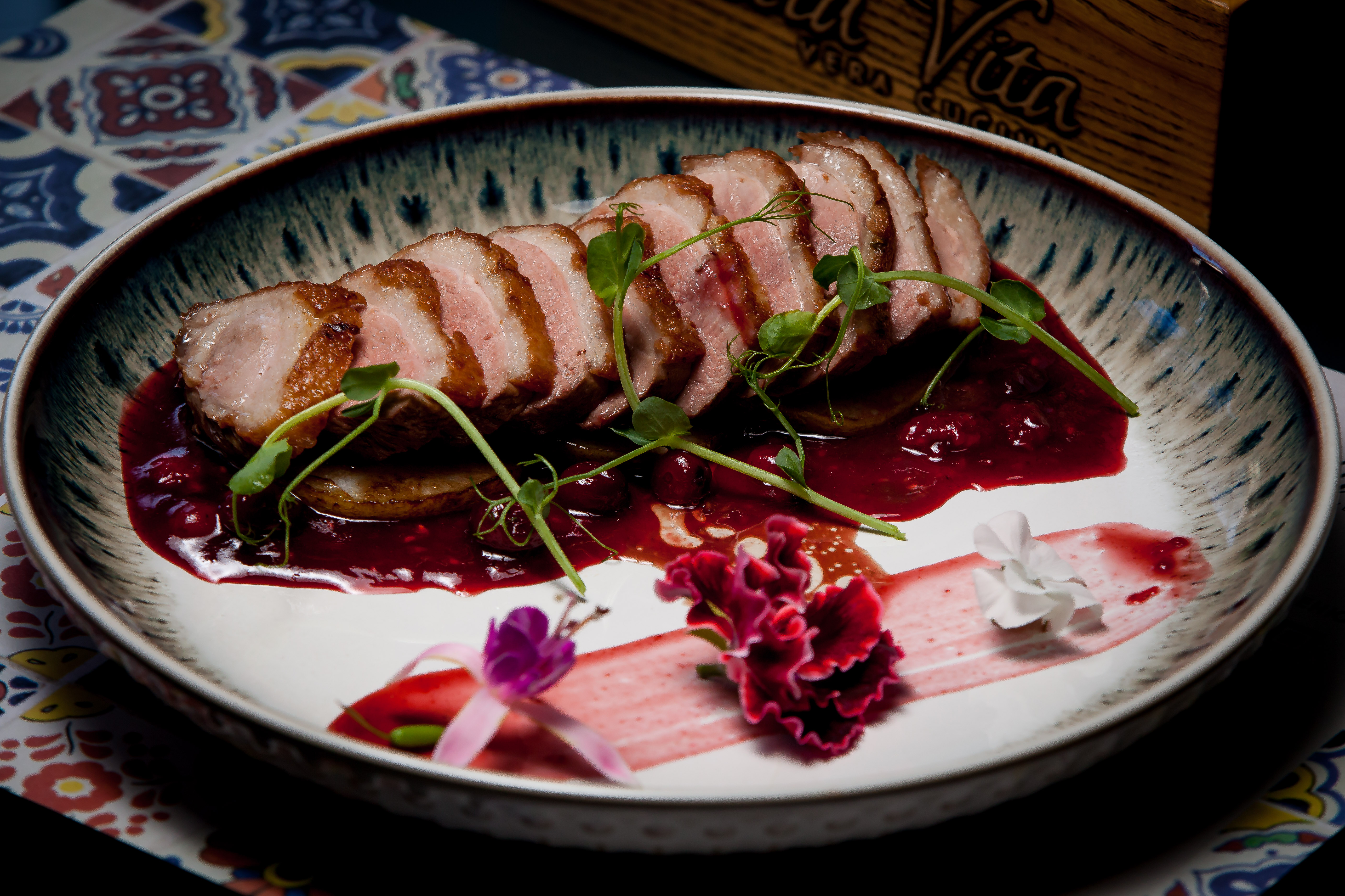Качина грудка з ягідним кюлі / Duck fillet with mixed berry sauce